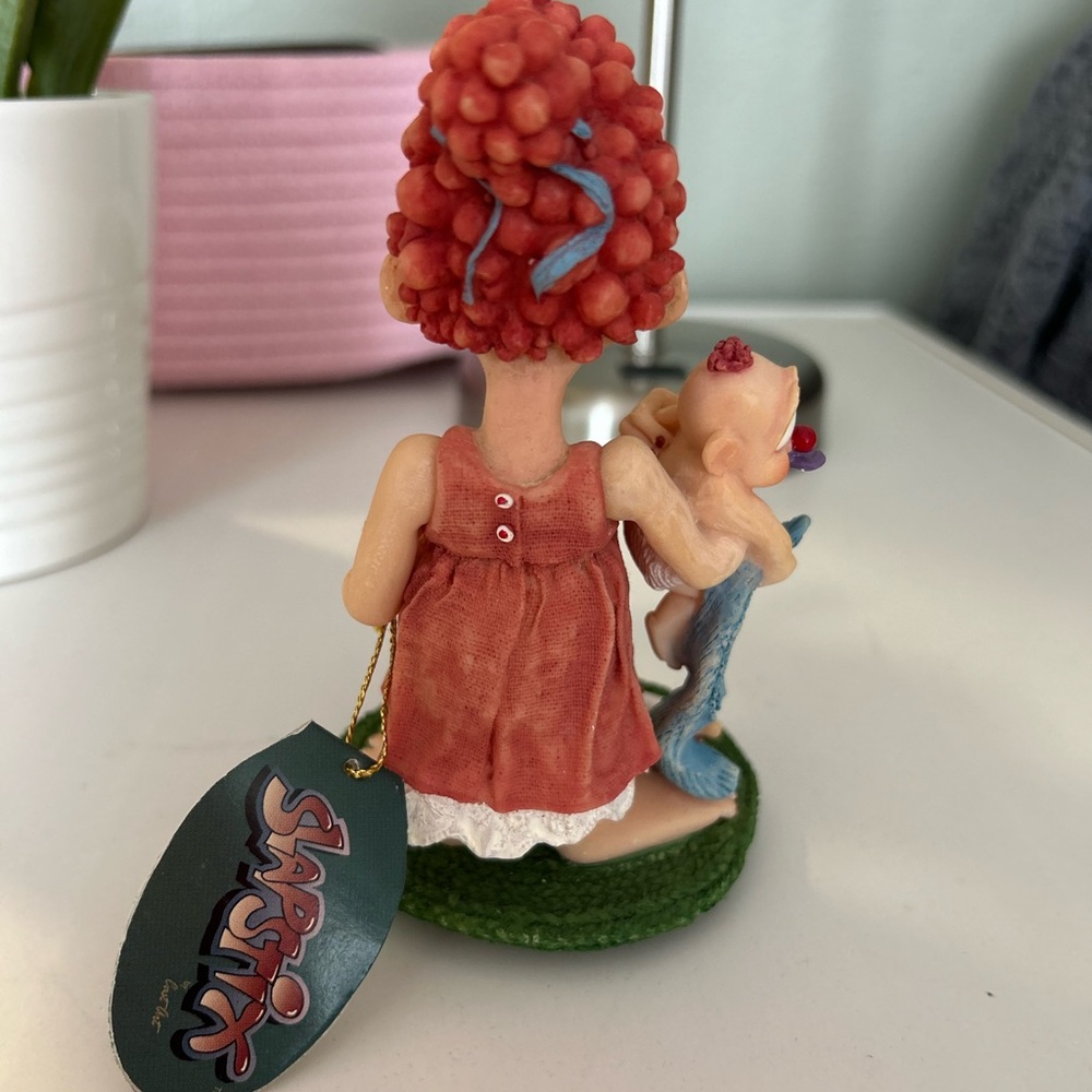Slapstix Clown Figurine with Babies - Picture 6 of 12